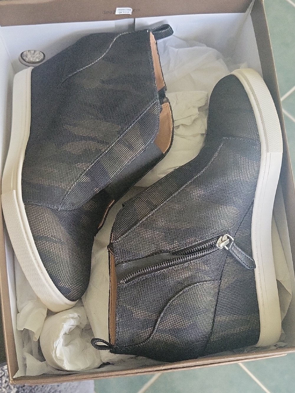 Casual High-Top Sneakers in Camo Linea Paolo . 9.5 Size